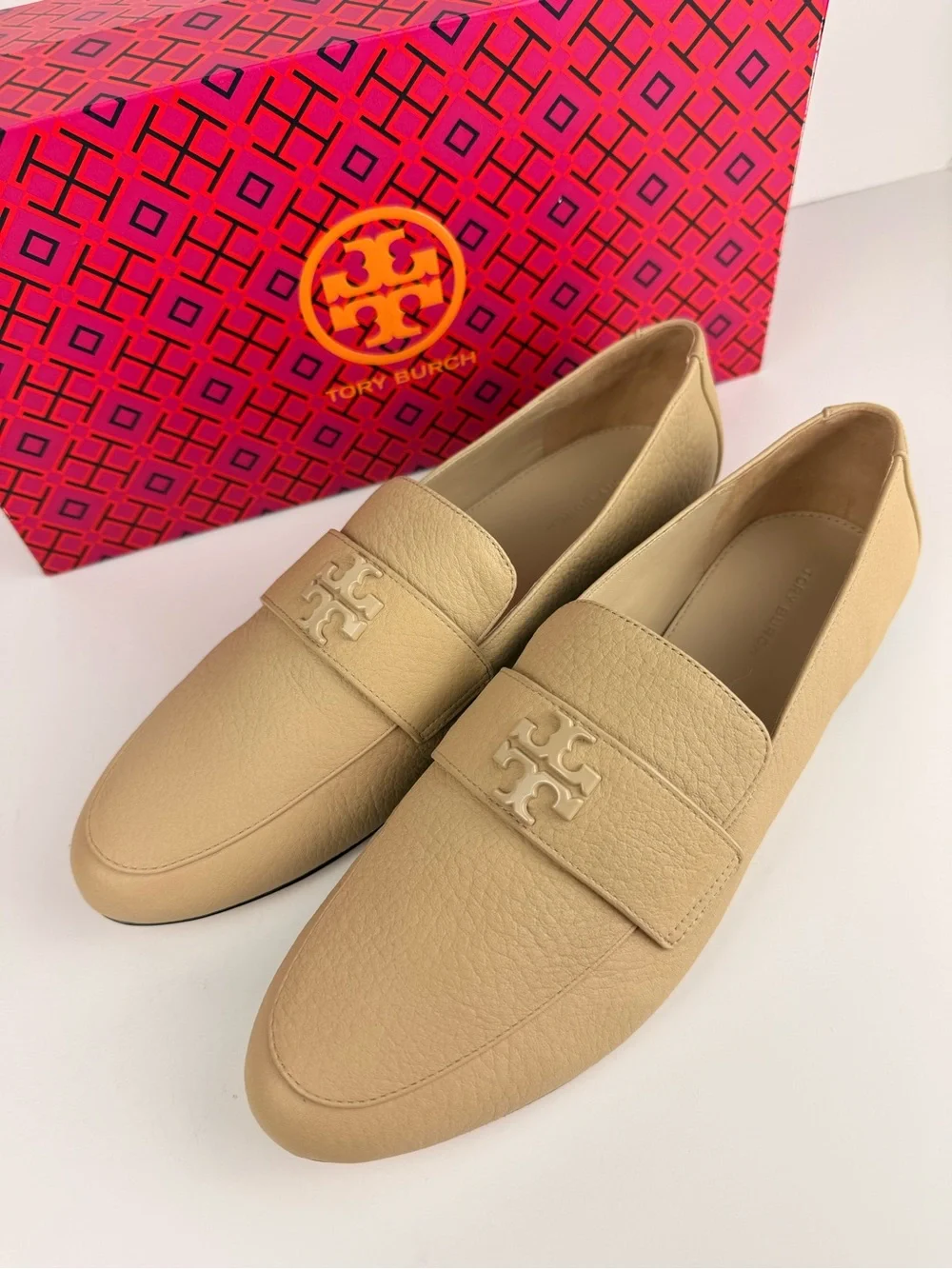 Tory Burch Mini Everly Loafer Pebbled Leather Flats Chantilly Beige Size 9